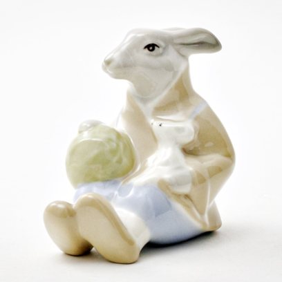 Скульптура Заяц с капустой Забота