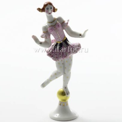 Скульптура «Девочка на шаре»