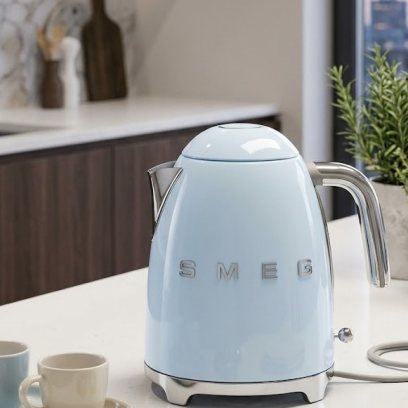 Электрический чайник SMEG KLF03PBEU, цвет пастельно-голубой глянцевый
