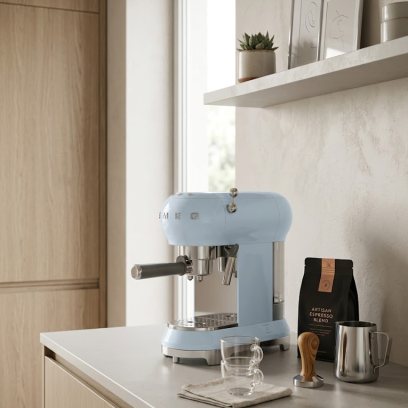Кофеварка-эспрессо SMEG ECF02PBEU, цвет пастельно-голубой глянцевый