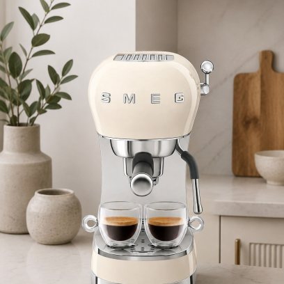 Кофеварка-эспрессо SMEG ECF02CREU, цвет кремовый глянцевый