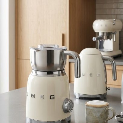 Вспениватель-капучинатор молока SMEG MFF11CREU, цвет кремовый глянцевый