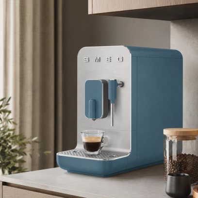 Автоматическая кофемашина с капучинатором SMEG BCC12SBMEU, цвет синий шторм матовый