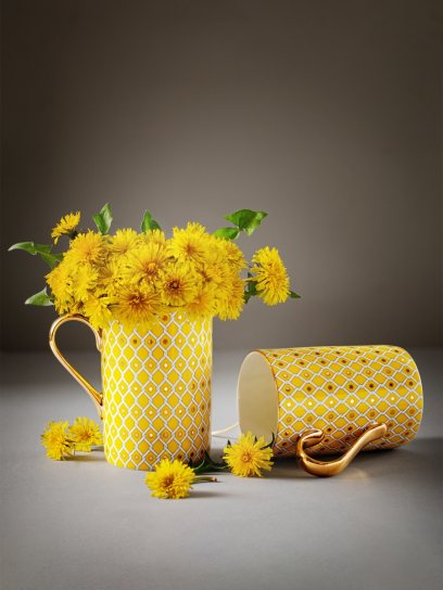 «Воробьиная, курносая армия московских девушек: милых трудящихся машинисток, цветочниц, голоножек — живущих крохами и ра