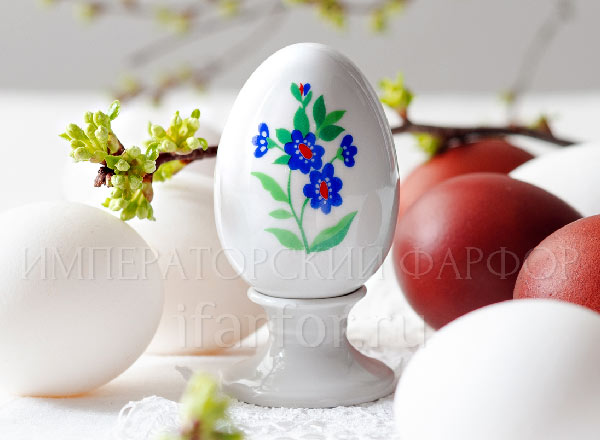Яйцо пасхальное на подставке Первоцветы Нева