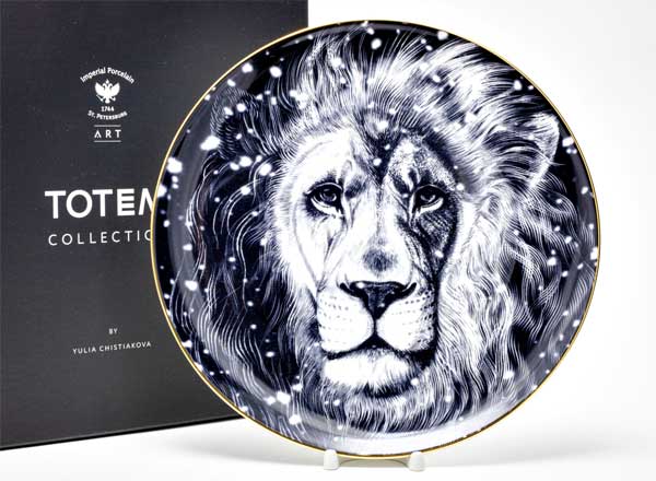 Decorative plate in a gift box Totem. Leo