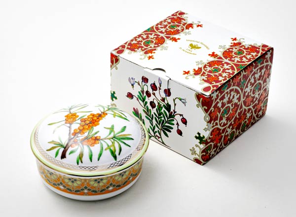 Dressing box in a gift box Flowers and Berries of Russia. Siberian Sea Buckthorn Round