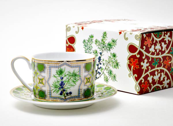 Cup and saucer in a gift box Flowers and Berries of Russia. Juniper fragrant Solo