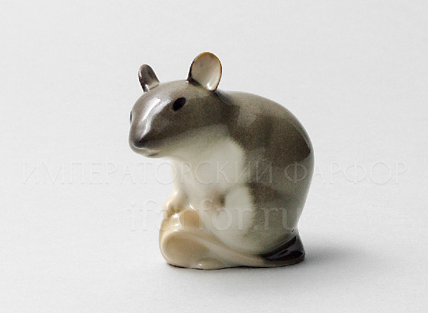 Sculpture Mouse with a nut Straw-coloured