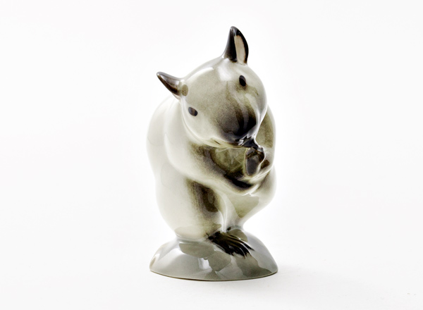 Sculpture Mouse washing up Siamese