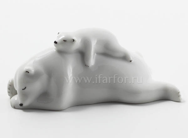 Sculpture She-bear with bear cub (sm s) White