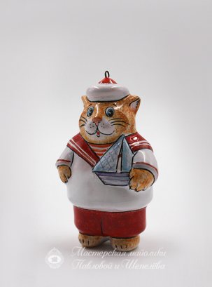 Елочная игрушка Котик с корабликом 63 x 113 мм.