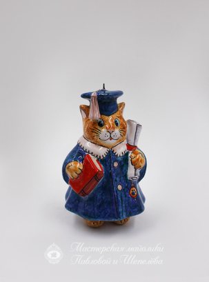 Елочная игрушка Кошечка в мантии 67 x 114 мм.