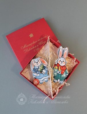 Набор елочных игрушек в подарочной коробке Зайчики