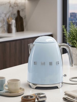 Электрический чайник SMEG KLF03PBEU, цвет пастельно-голубой глянцевый