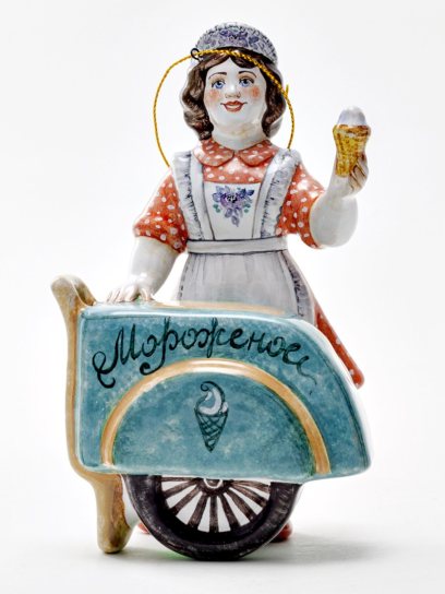 Елочная игрушка «Мороженщица» Форма: Мороженщица. Майолика. 85 x 140 мм.
