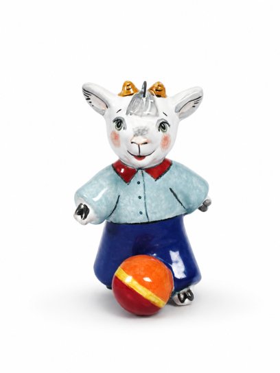 Елочная игрушка «Козленок с мячом» Майолика. 35 x 65 мм.