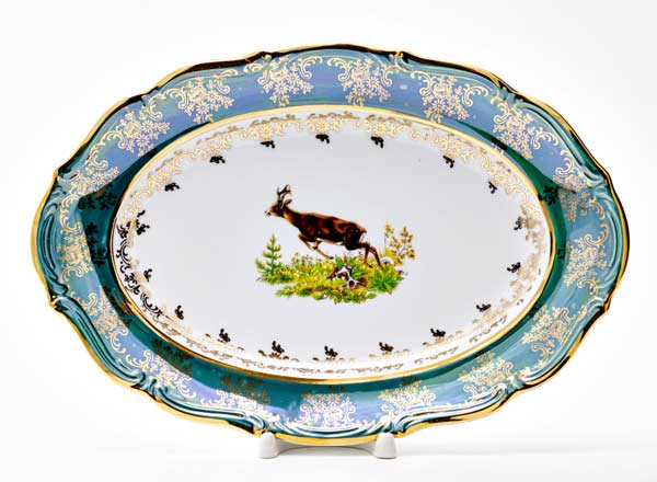Dish/ platter oval Hunting Green. Deer Maria Teresa