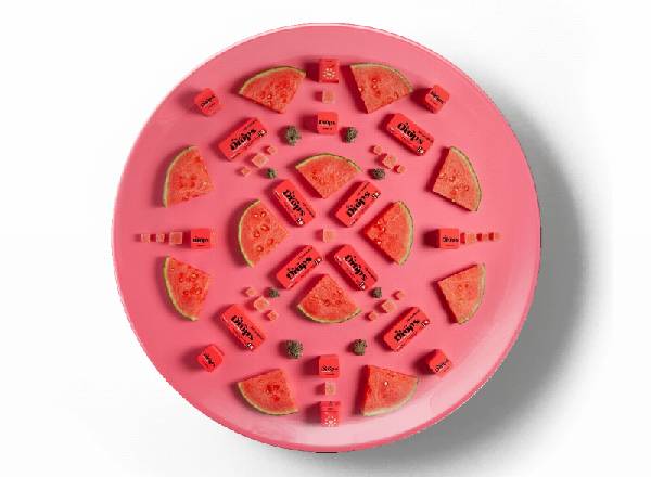 Натюрморт с арбузом и конфетами