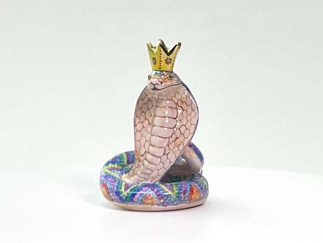 Елочная игрушка «Кобра-царевна» Форма: Кобра-царевна. Майолика. 76 x 100 мм.