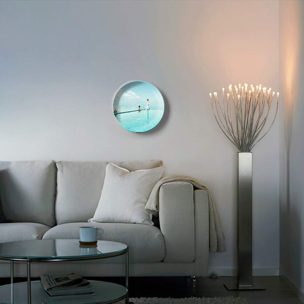 Бассейн и девушка — Эрик Алмас