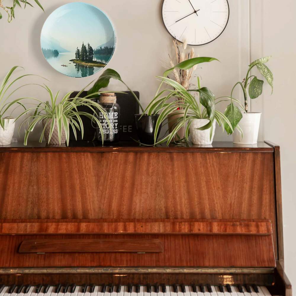 Холодное горное озеро и ёлки — Эрик Алмас