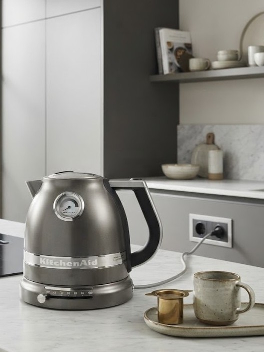 Электрический чайник KitchenAid Artisan 5KEK1522EMS 1.5л Серебряный медальон, двойные стенки.